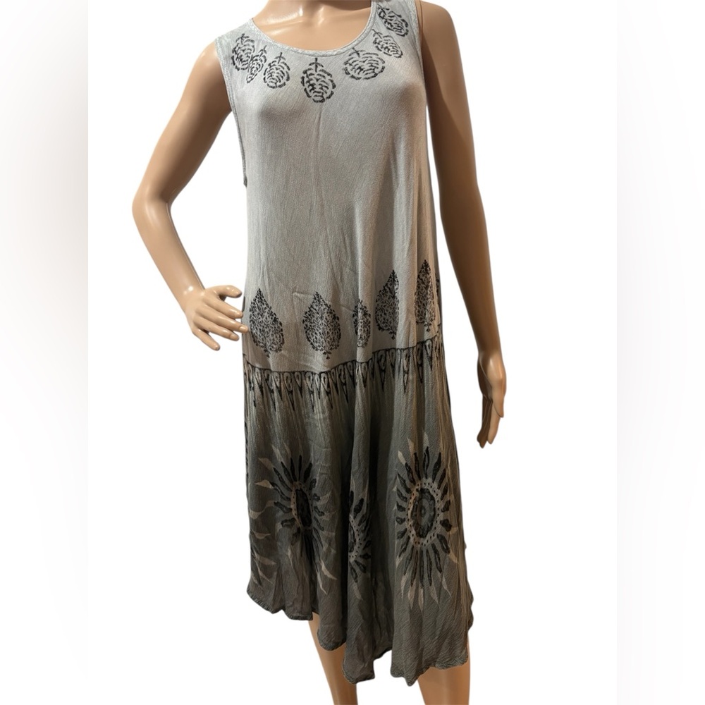 SHORELINE Gray-green and Black Patterned Dress . 100% Rayon EUC